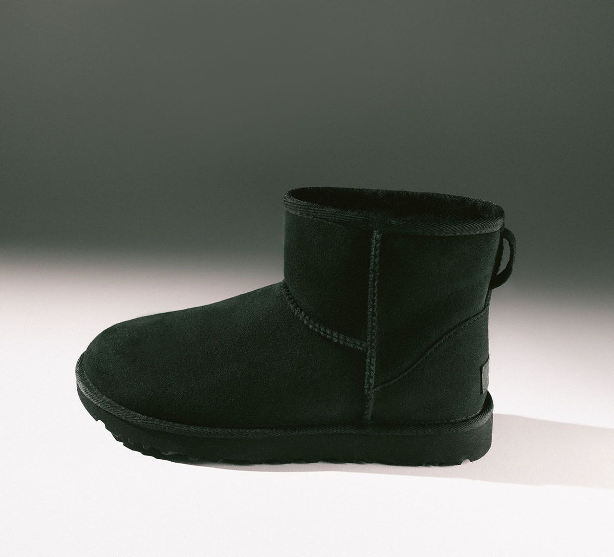 UGG CLASSICMINIII en NOIR vue 7