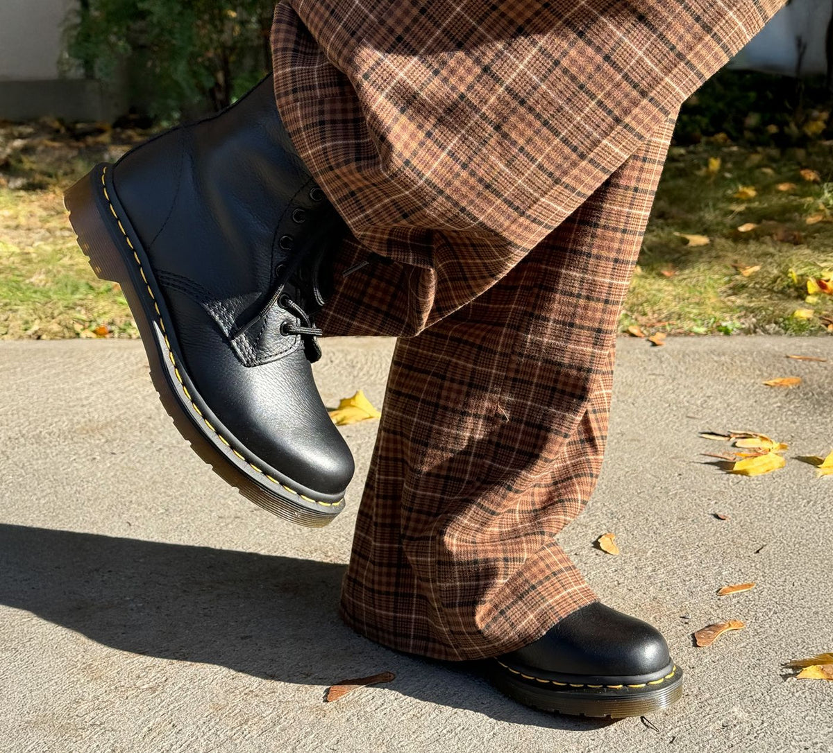 DR. MARTENS BOTTELACER1460PASCALVIRGINIA en NOIR vue 7