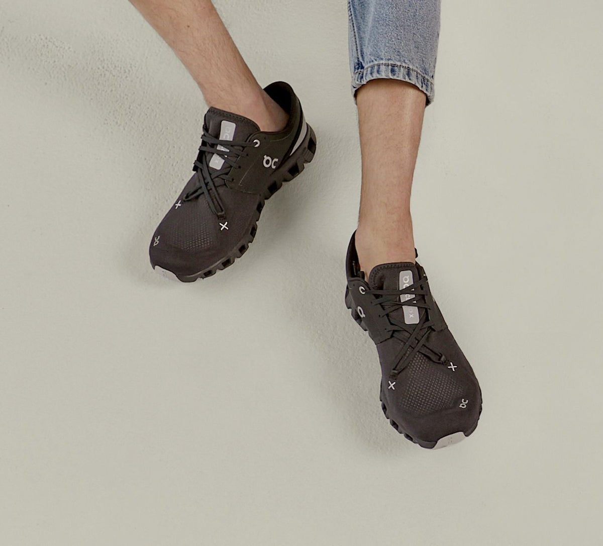 ON CLOUDX3 in BLACK view 6
