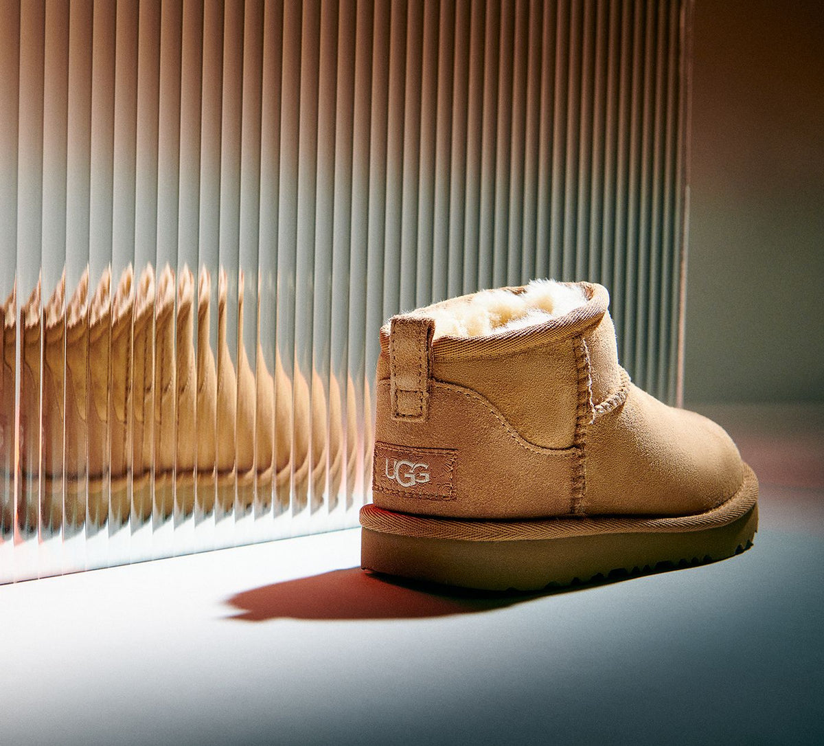 UGG CLASSICULTRAMINI en TAN vue 8