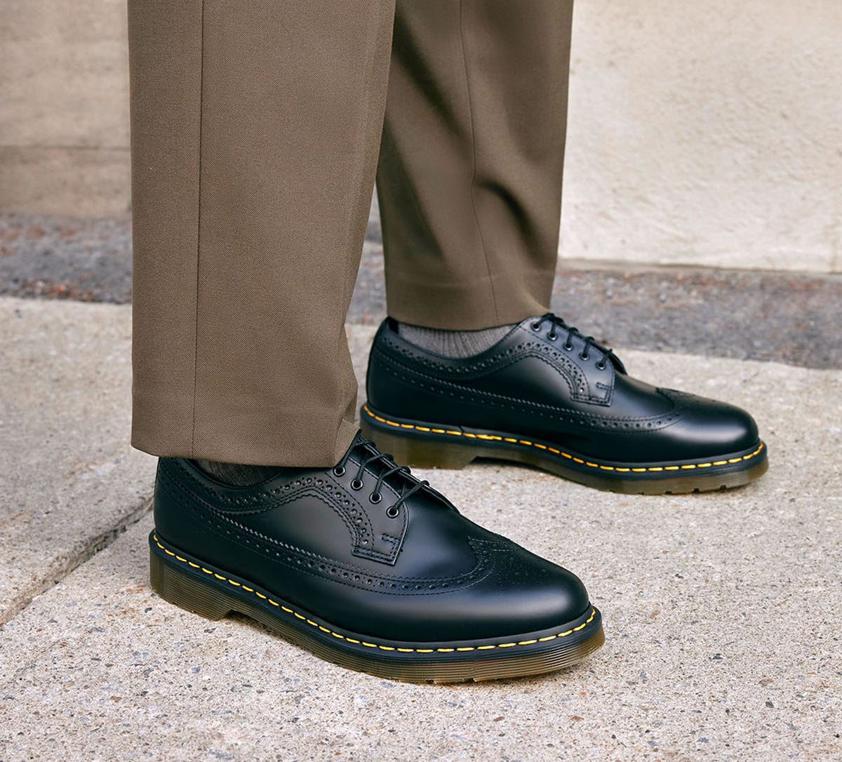 DR. MARTENS 3989 in BLACK view 6