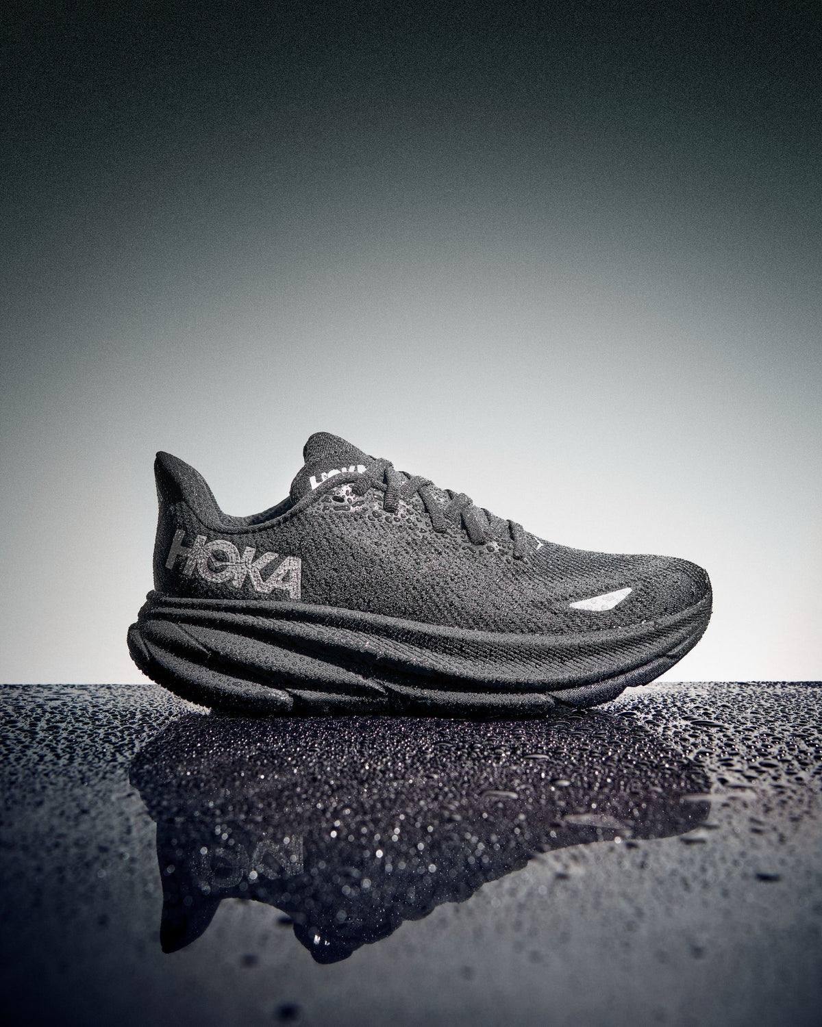 HOKA CLIFTON9GTX in BLACK view 1c