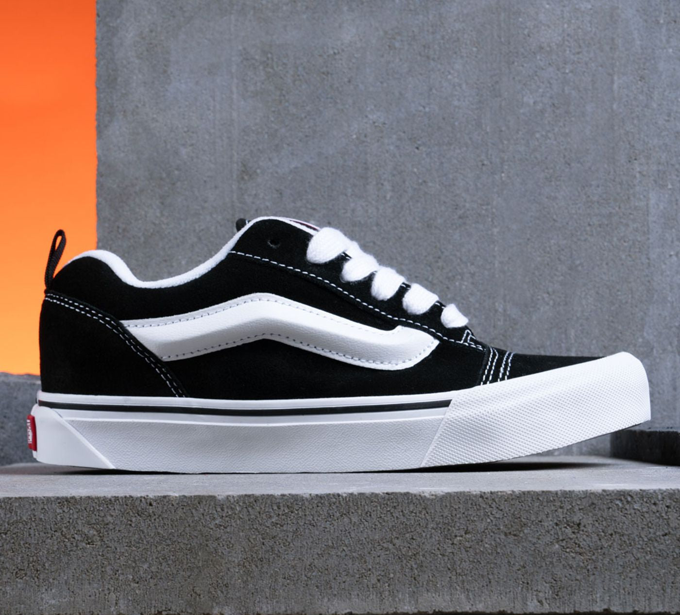 VANS KNUSKOOL in BLACK view 1c