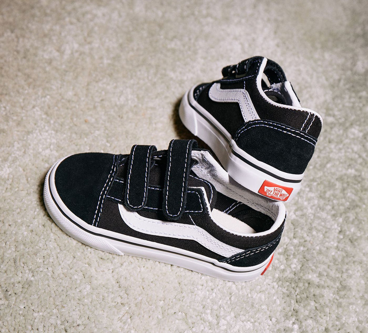 VANS OLDSKOOLV in BLACK view 1c