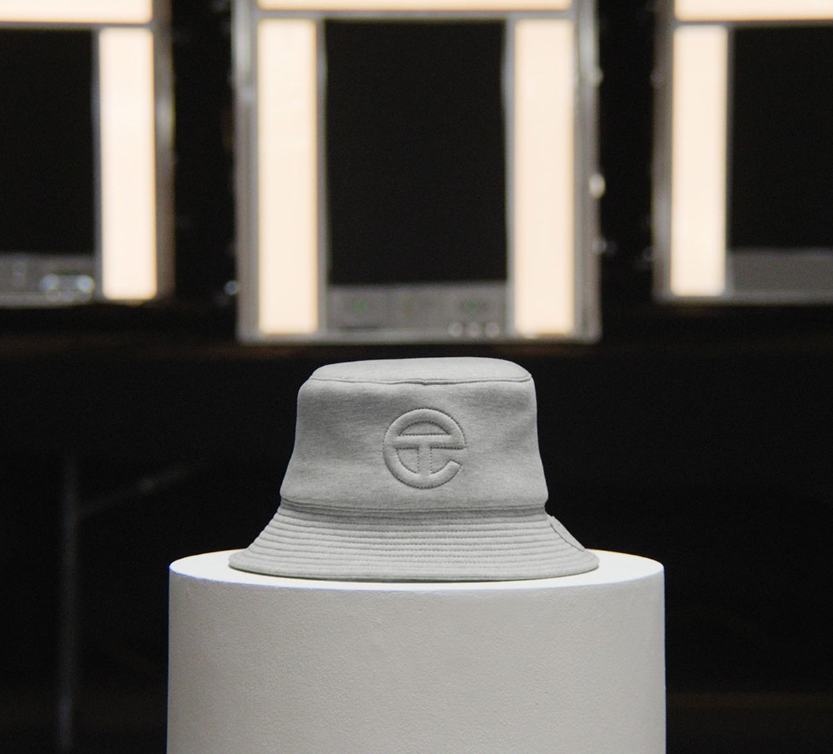 UGG UGGXTELFARBUCKETHAT in GREY view 8