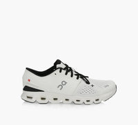 ON CLOUDX4 in WHITE
