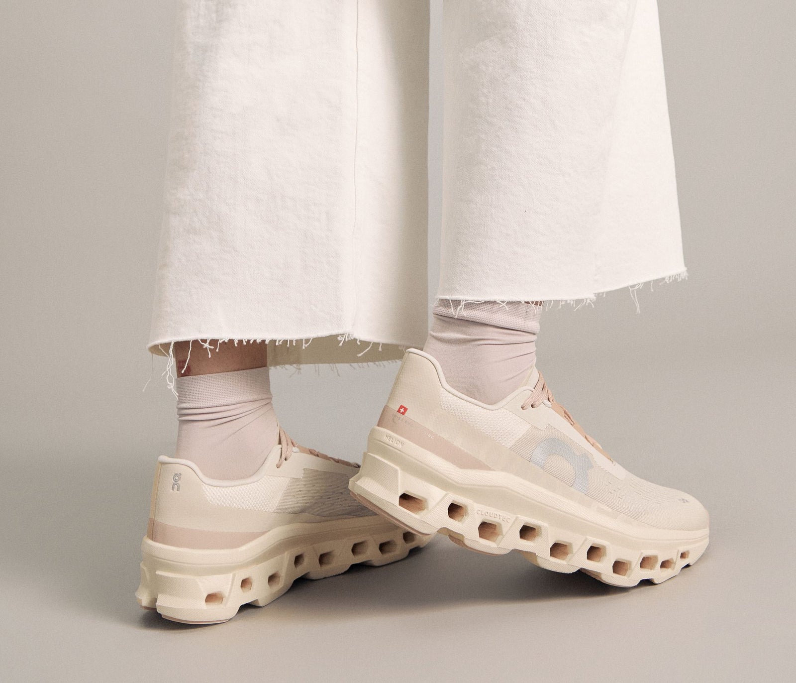 ON CLOUDMONSTER en BEIGE vue 6
