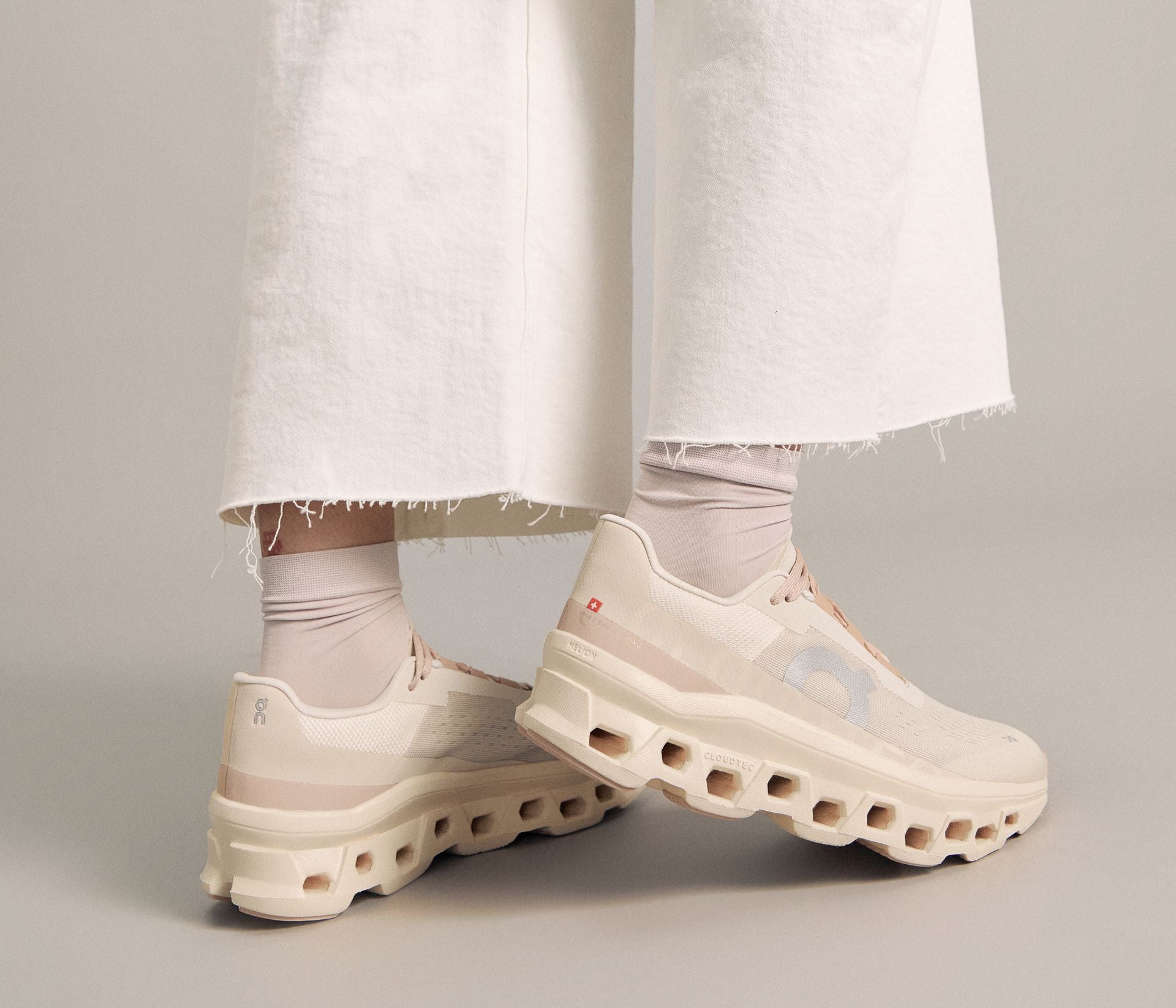 ON CLOUDMONSTER en BEIGE vue 6