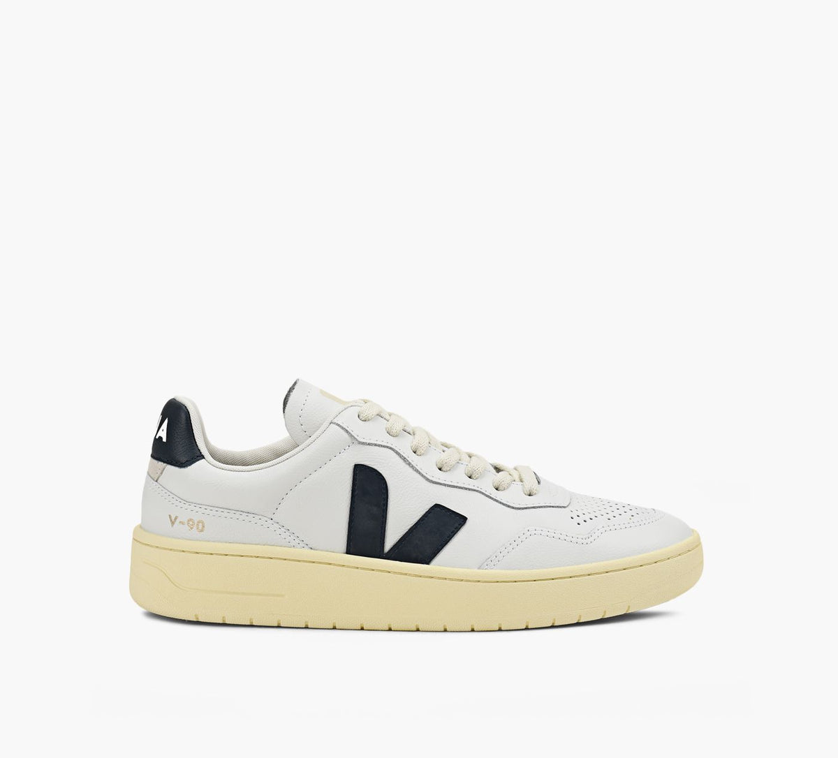 VEJA V90 in WHITE
