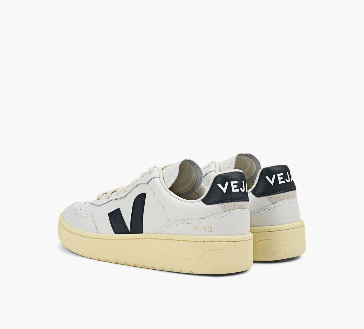 VEJA V90 in WHITE view 3