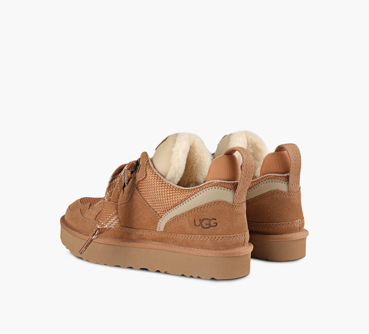UGG LOWMEL en TAN vue 3