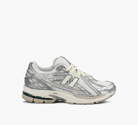 NEW BALANCE 1906R in WHITE