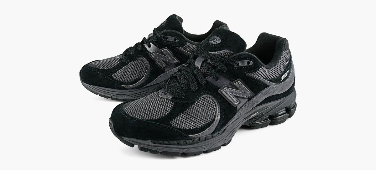 NEW BALANCE 2002R in BLACK view 4