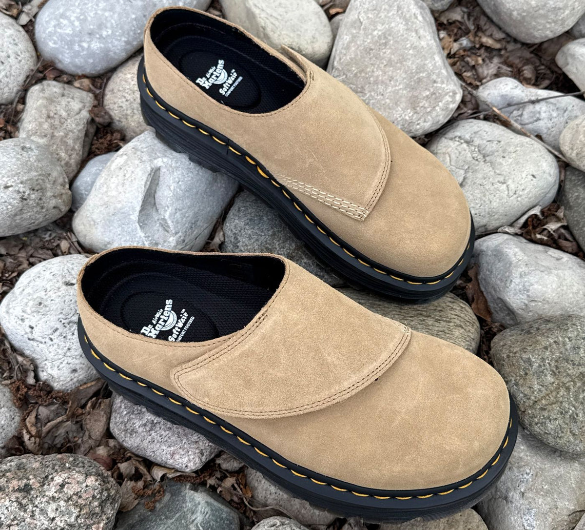 DR. MARTENS ZEBZAGANYWAIR en BEIGE vue 6