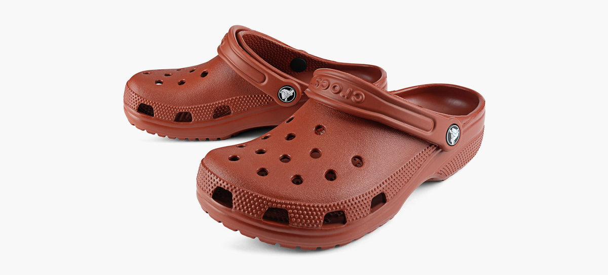 CROCS CLASSICCLOG in RED view 4