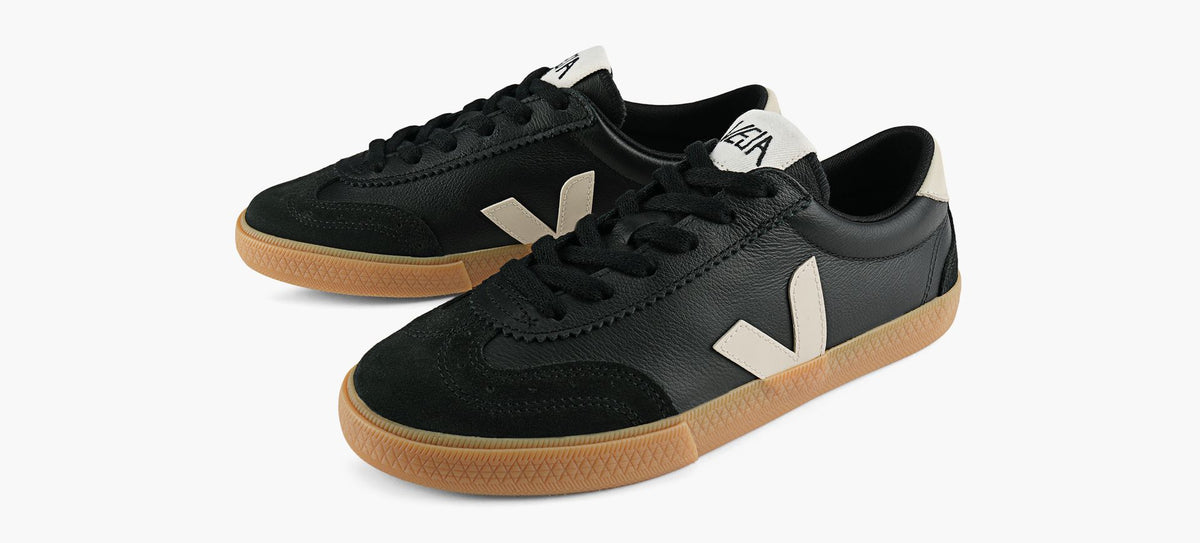 VEJA VOLLEY in BLACK view 4