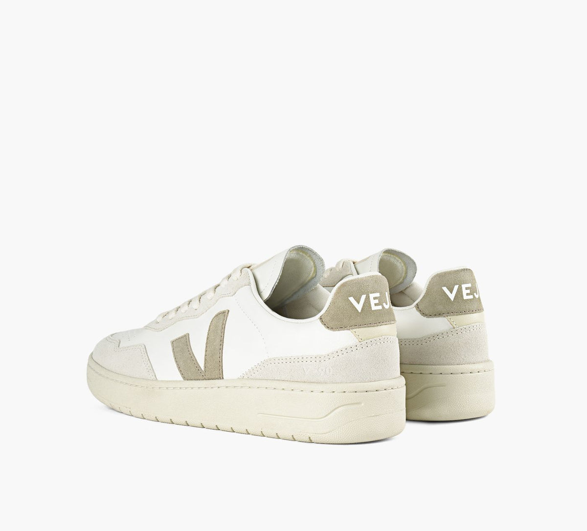 VEJA V90 in WHITE view 3