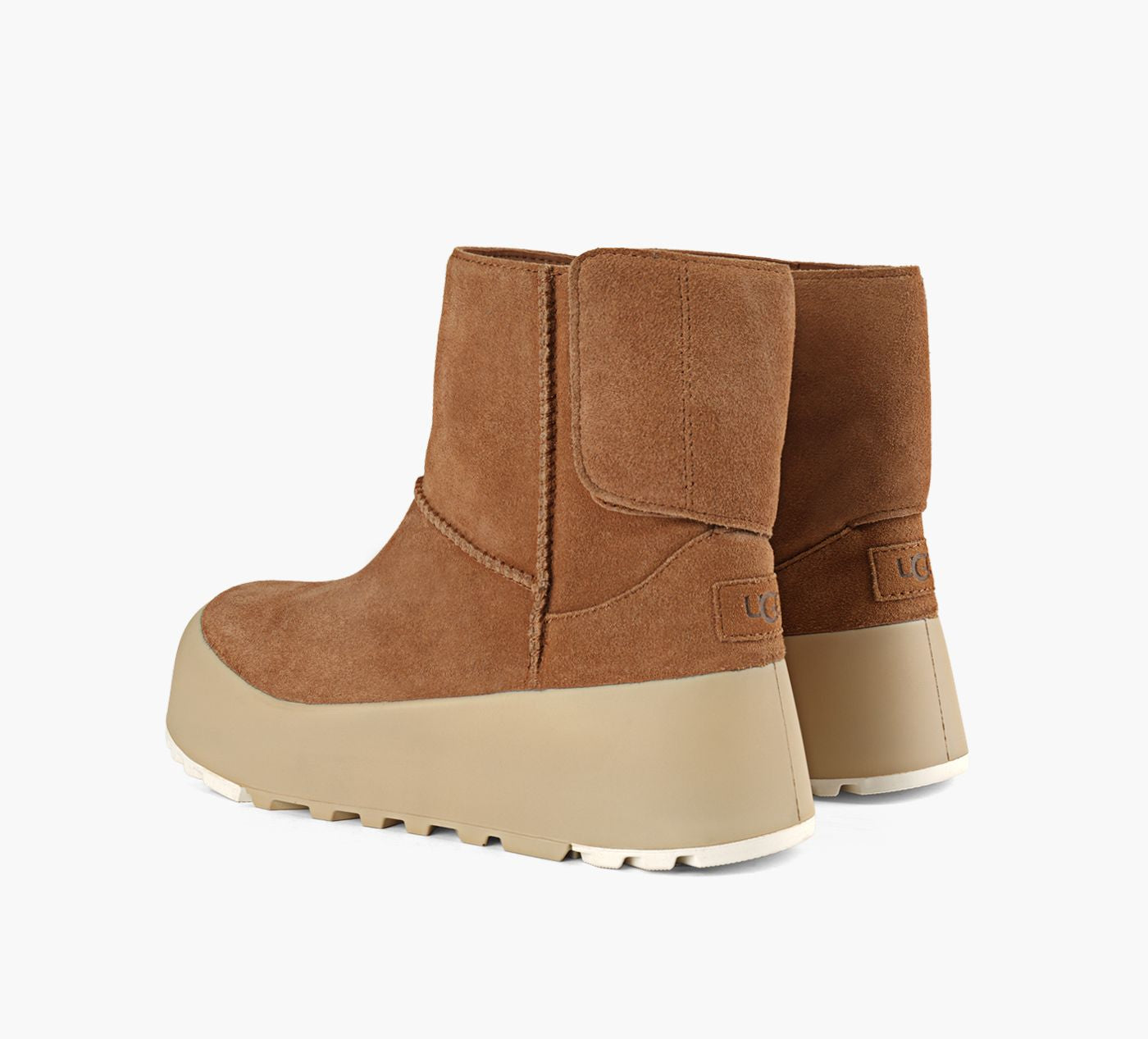 UGG CLASSICSTREETSCAPE en TAN vue 3