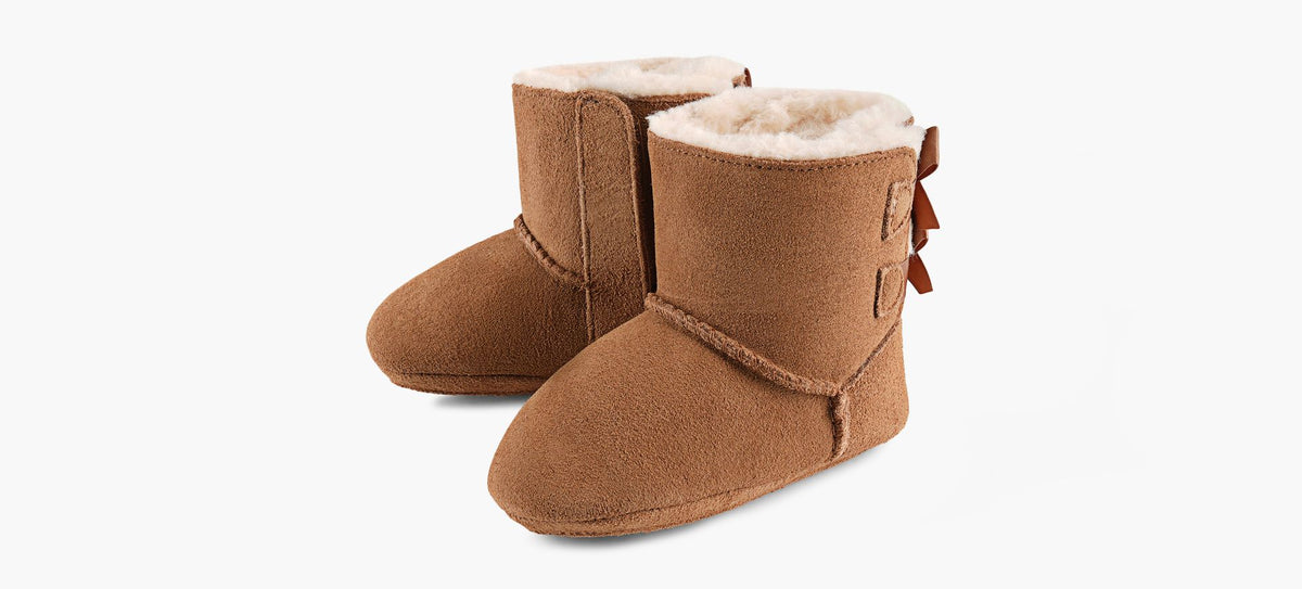 UGG BABYBAILEYBOW in TAN view 4