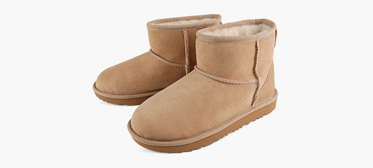 UGG CLASSICMINIII en BEIGE vue 4