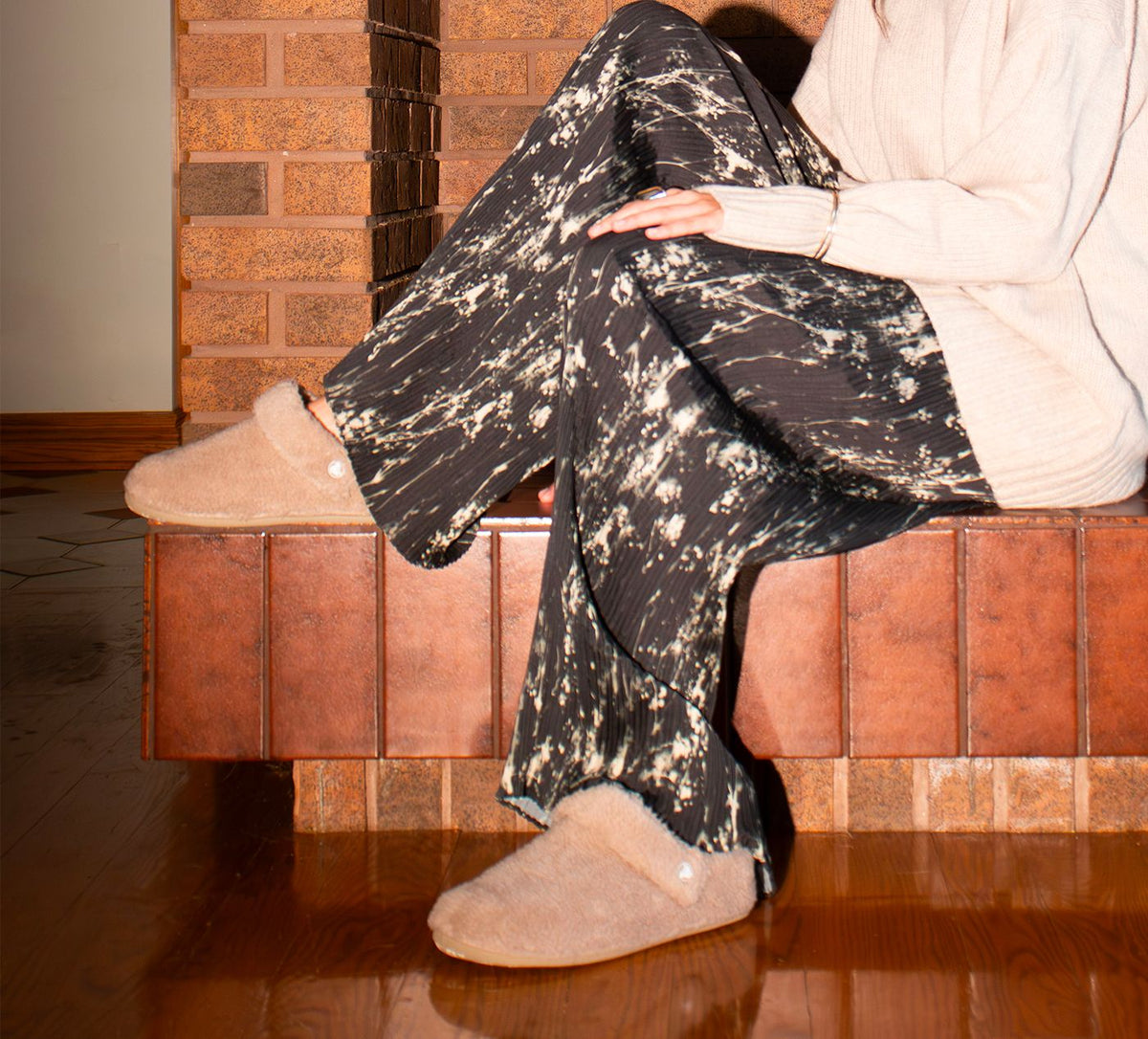 CROCS PANTOUFLESCLASSIQUESCOZZZY en TAUPE vue 6