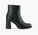 LA CANADIENNE MAGGIE in BLACK