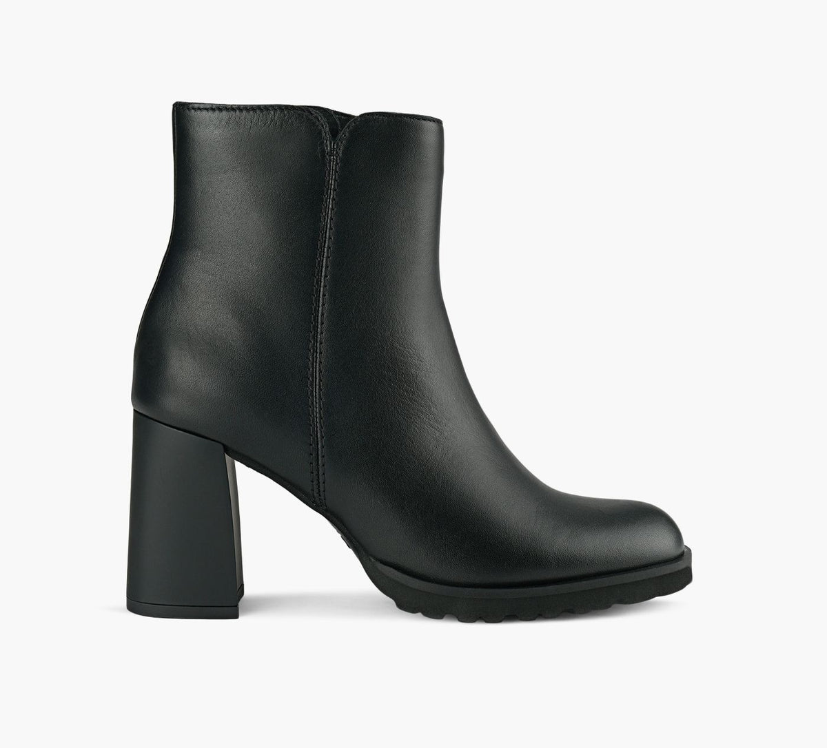 LA CANADIENNE MAGGIE in BLACK