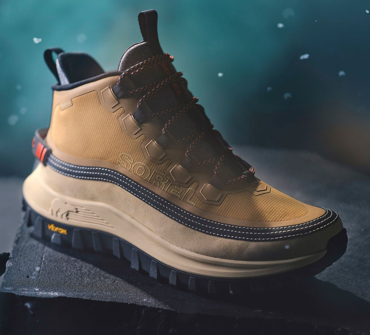 SOREL CALLSIGNHORIZONMIDGTX in TAN view 9