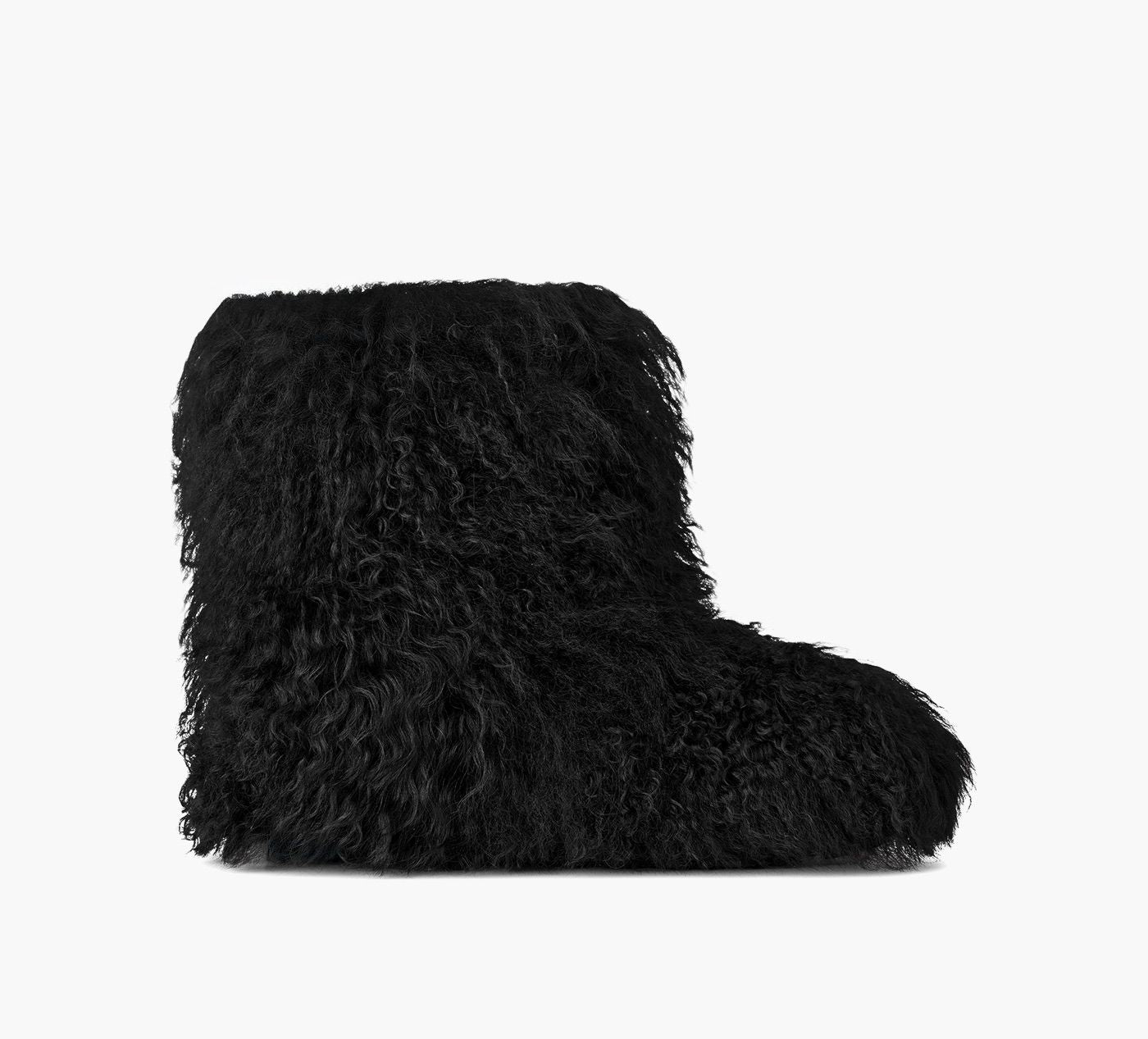 UGG BOTTECOURTECLASSICFLUFFMOMMAMONGOLIAN en NOIR