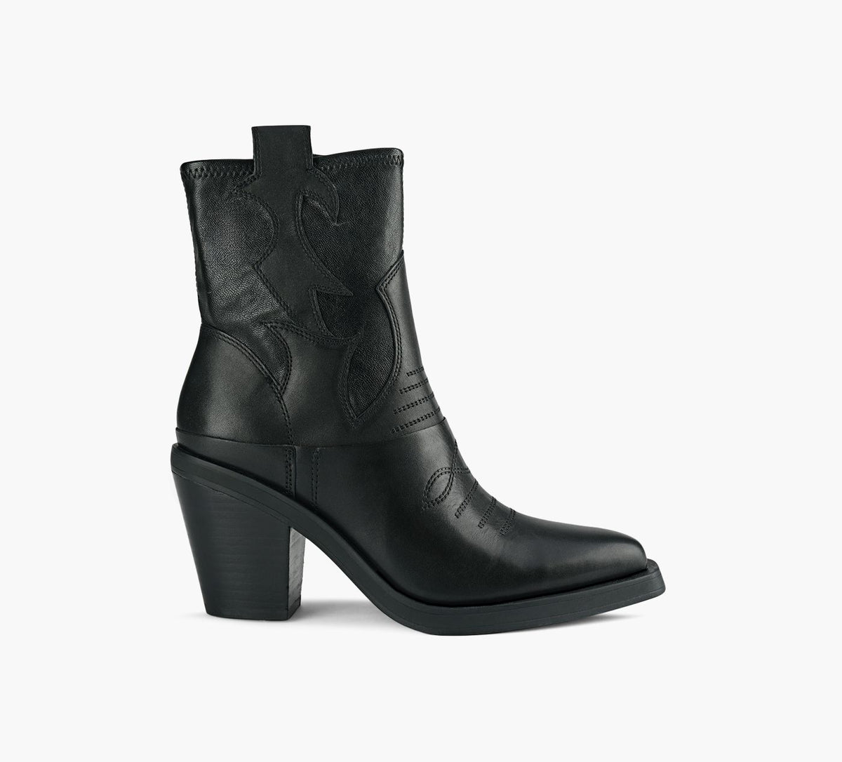 ASH JAGGER en NOIR