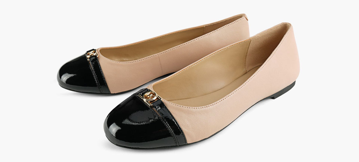 MICHAEL KORS MANDYFLAT in BEIGE view 4