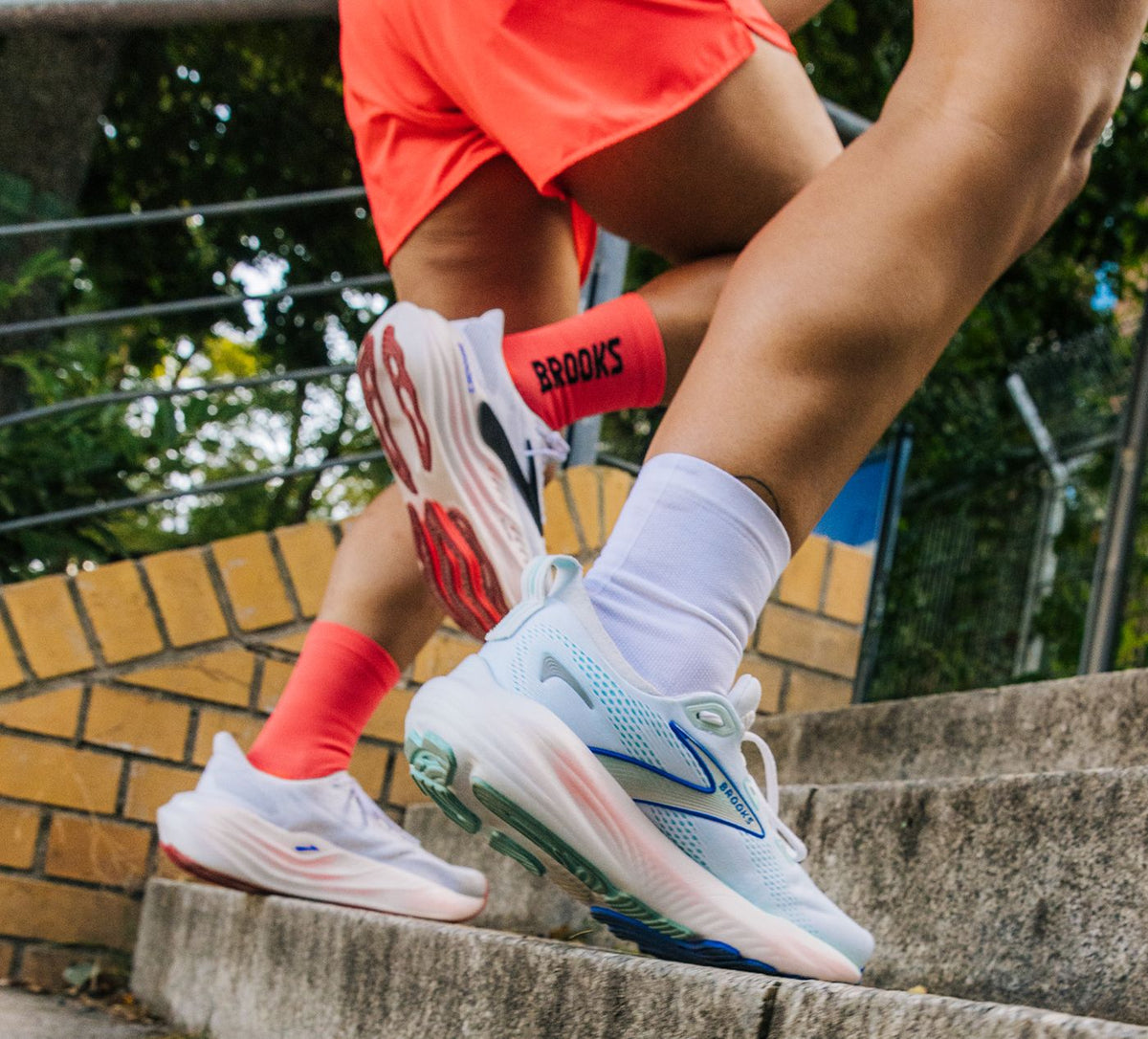 BROOKS GLYCERINMAX in WHITE view 8