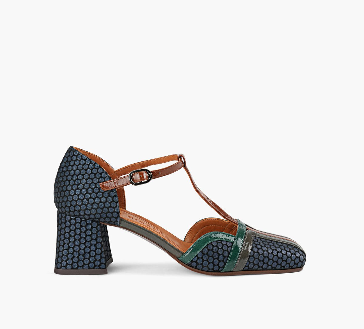 CHIE MIHARA VOLAI en BLEU