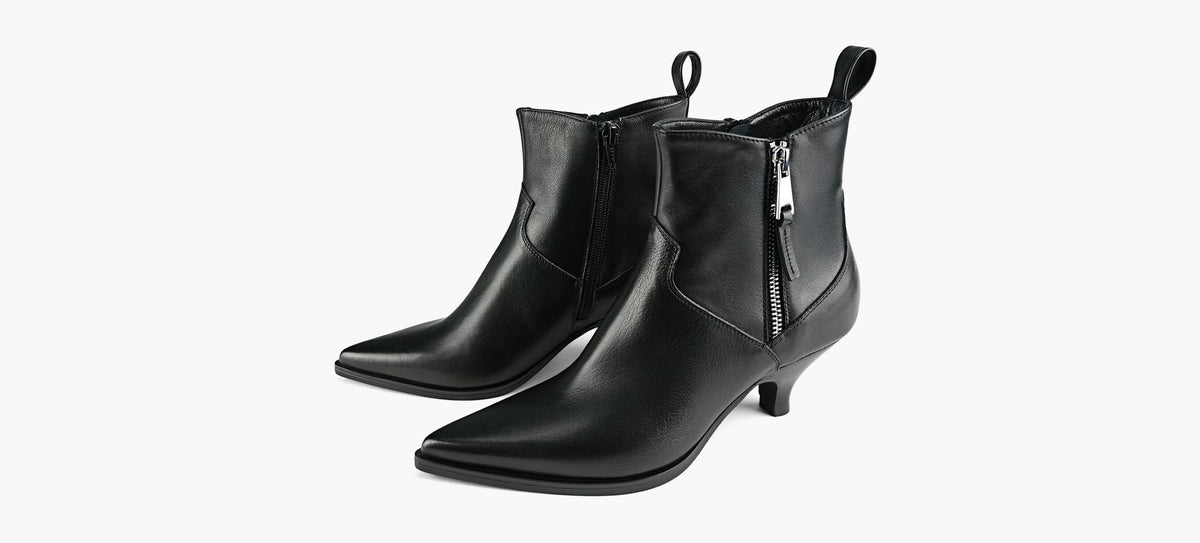 ELENA IACHI POLARISBOOTIE in BLACK view 4