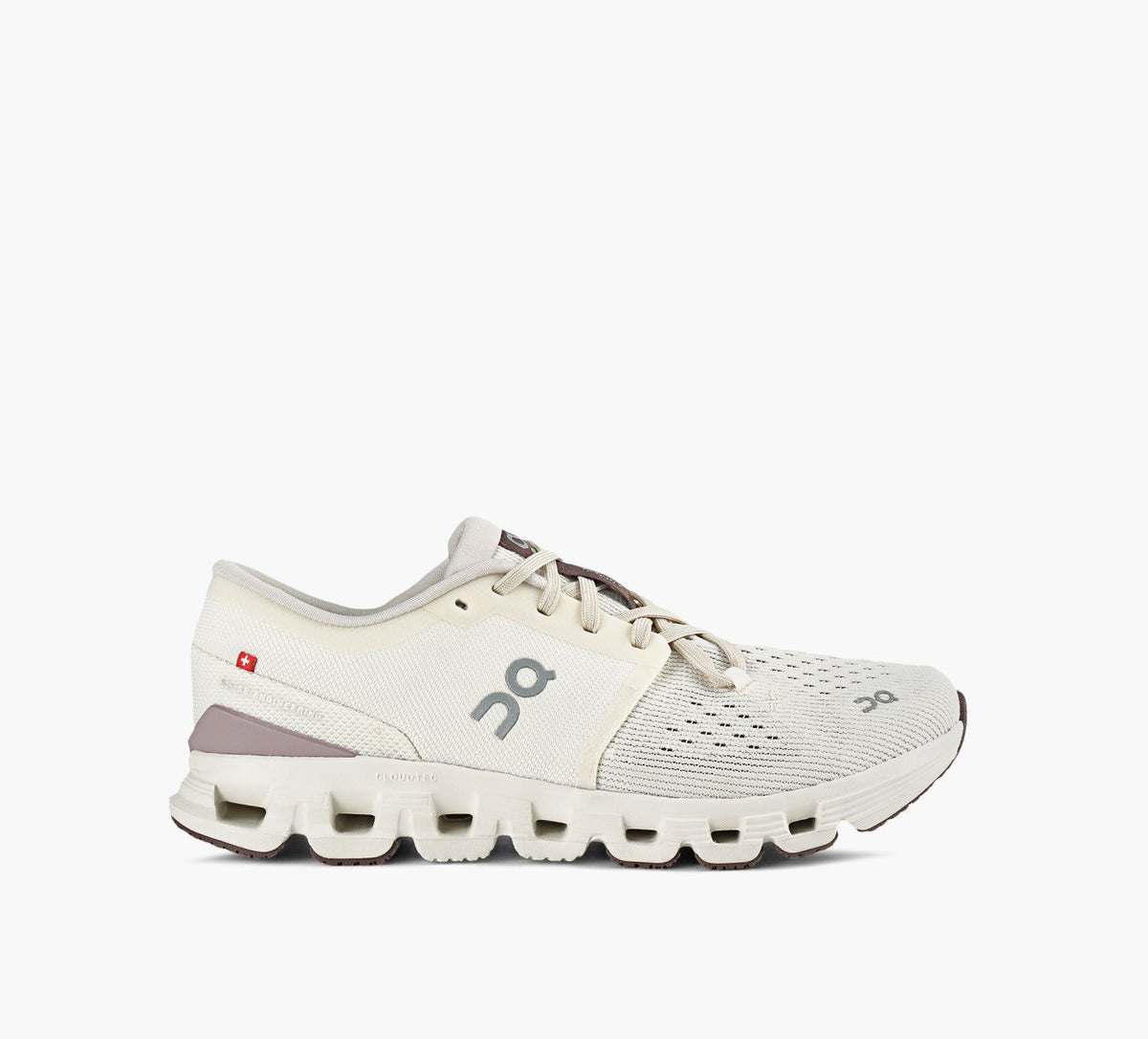 ON CLOUDX4 in WHITE