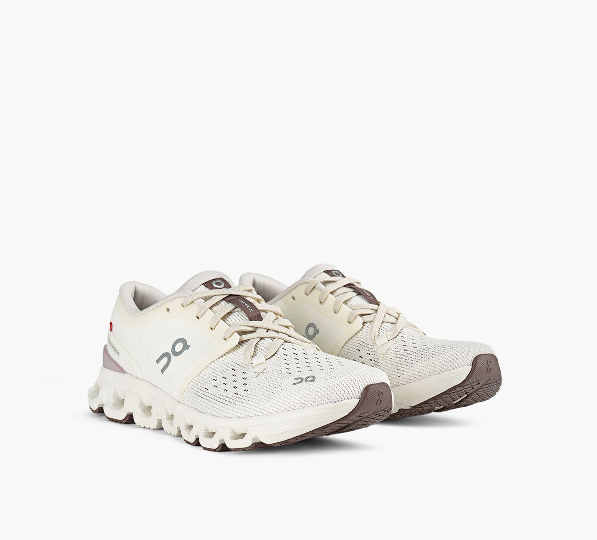 ON CLOUDX4 in WHITE view 2