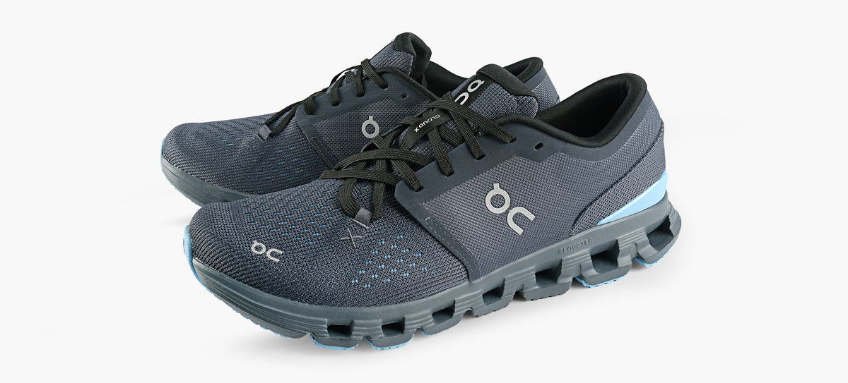 ON CLOUDX4 in BLUE view 4