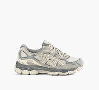 ASICS GELNYC en TAUPE