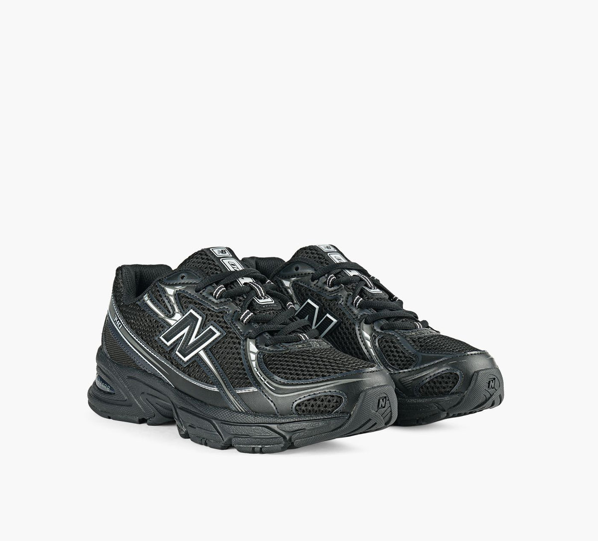 NEW BALANCE 740 in BLACK view 2