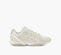 NEW BALANCE 204L in WHITE