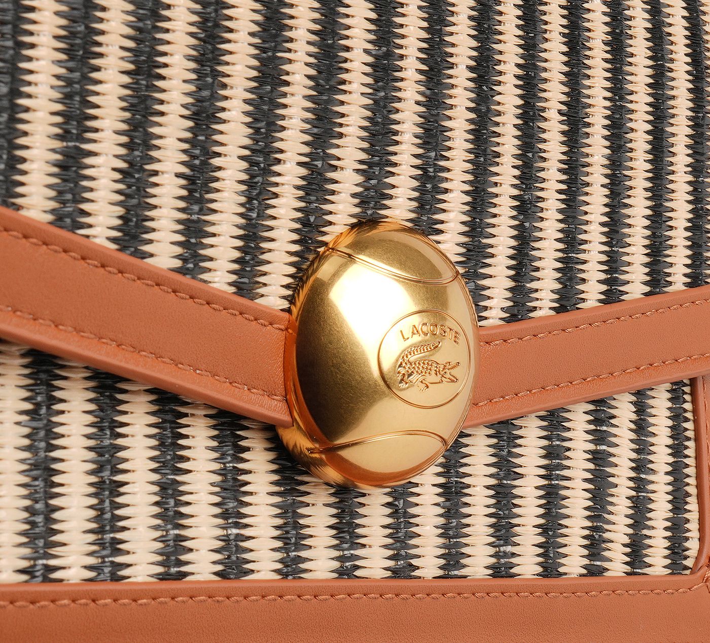 LACOSTE FLAPSHOULDERBAG in TAN view 4