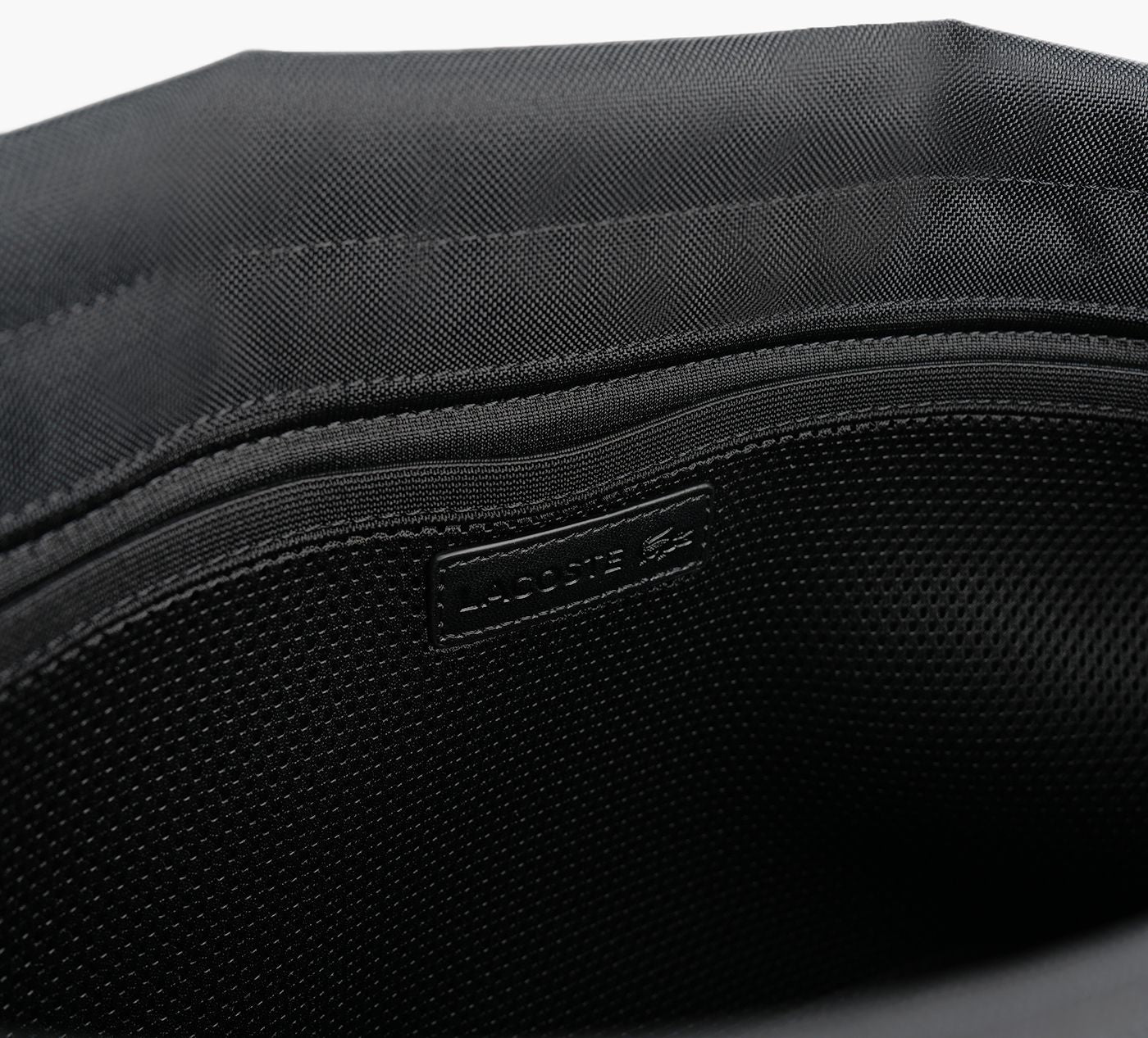LACOSTE NEOCROCMESSENGERBAG in BLACK view 4