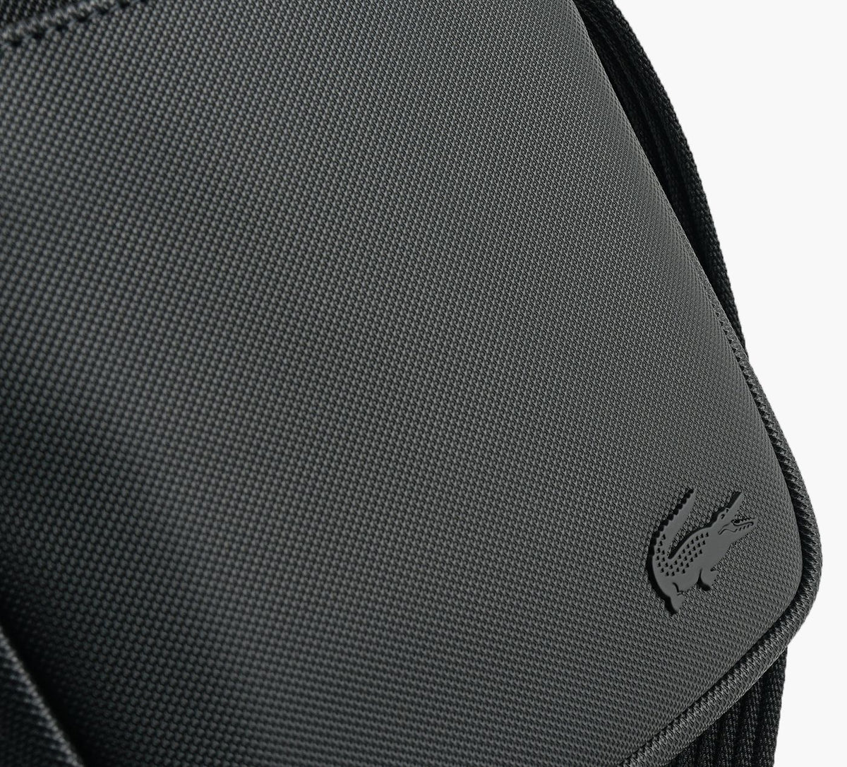 LACOSTE SLIMVERTICALCAMERABAG in BLACK view 4