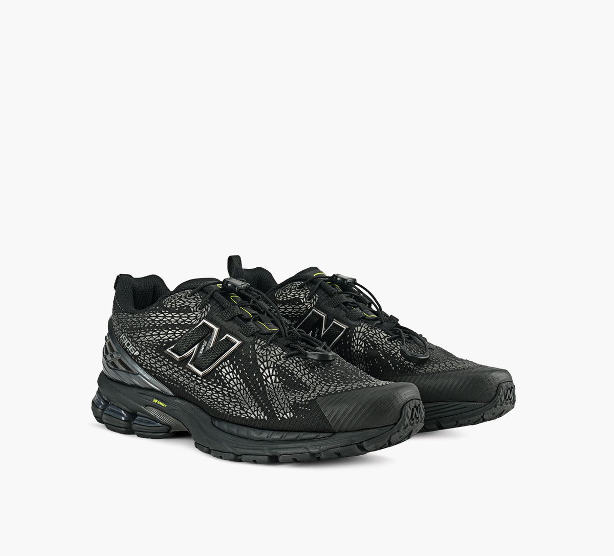 NEW BALANCE U1906FV1 in BLACK view 2
