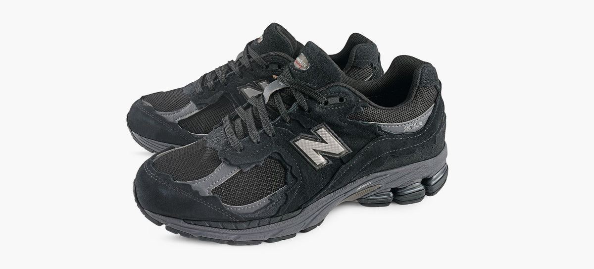 NEW BALANCE U2002DXV1 in BLACK view 4