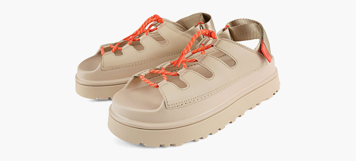 UGG GOLDENGLOWTOGGLE in BEIGE view 4