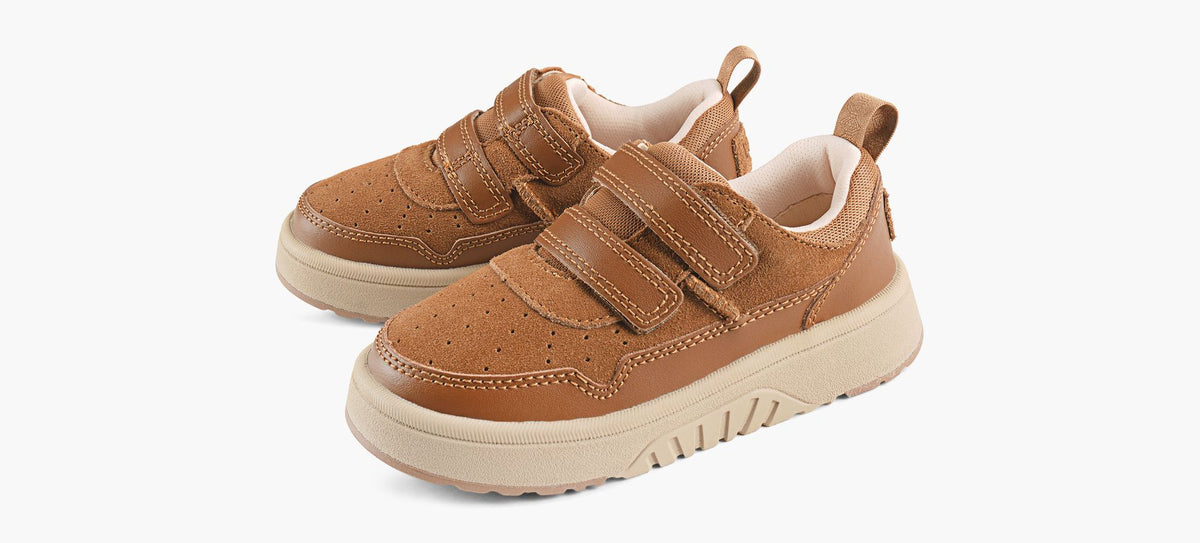UGG RENNIELOW in TAN view 4