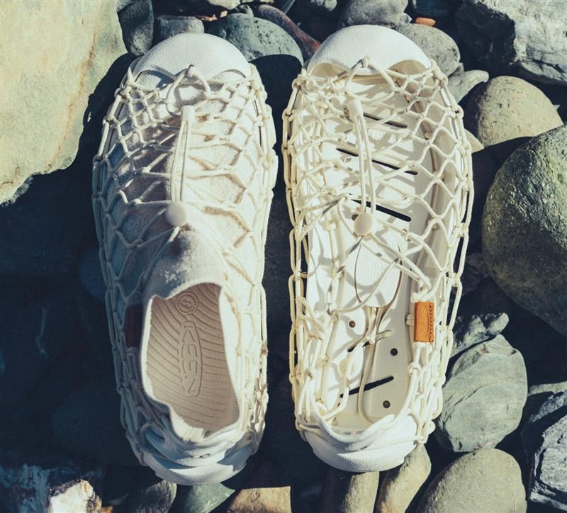 KEEN UNEEK360 in TAUPE view 8