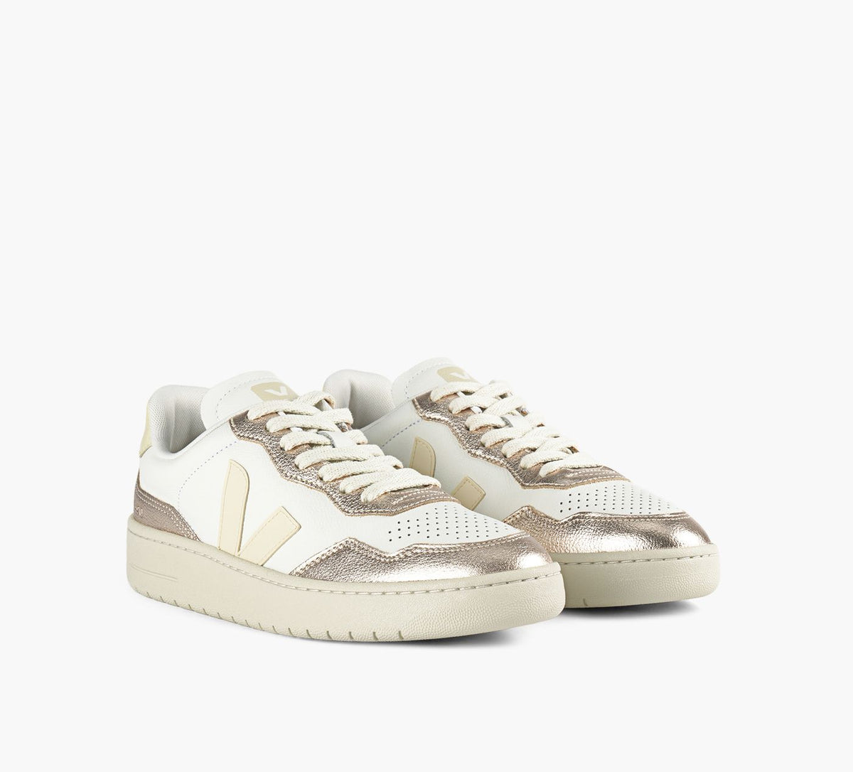 VEJA V90 in WHITE view 2