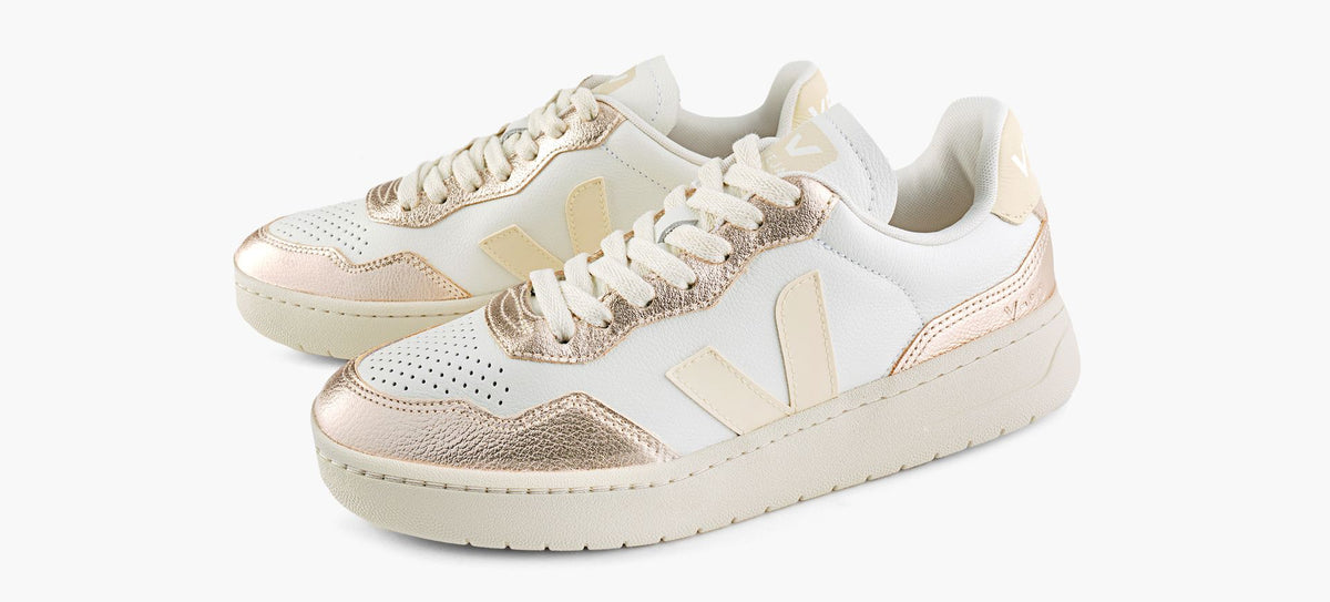 VEJA V90 in WHITE view 4